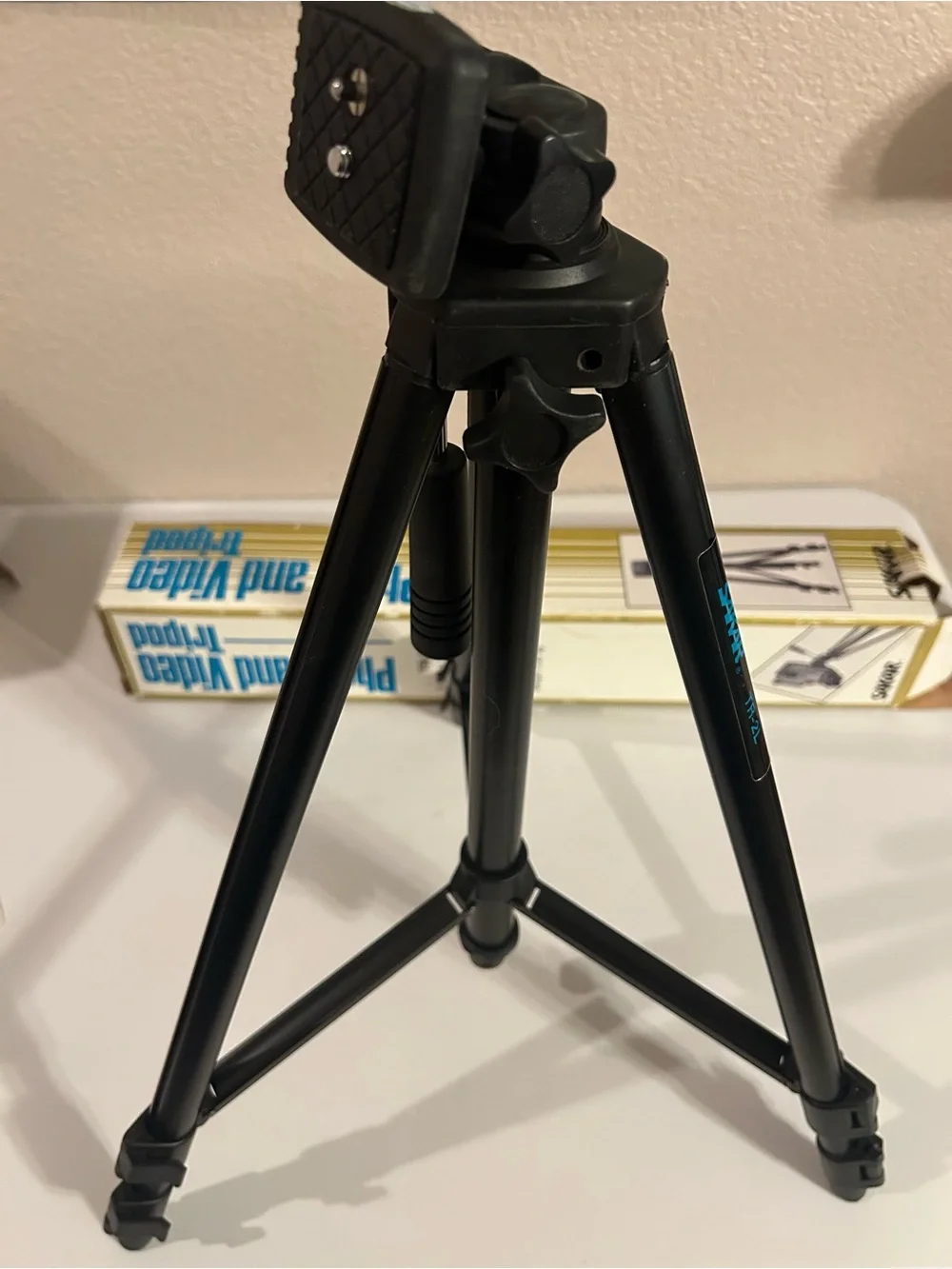 Sakar TR-2L Photo and Video Tripod in original box